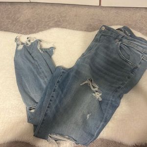 EUC AMERICAN EAGLE DISTRESSED JEANS